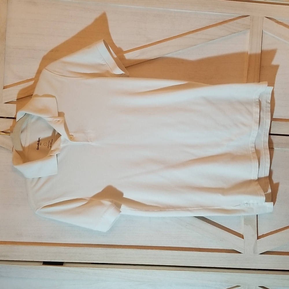 3. Guys short sleeve white polo shirt.
